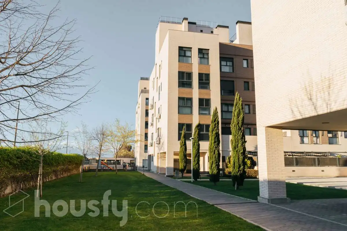 Planta baixa de lloguer a Calle del Tilo, Universidad - Hospital
