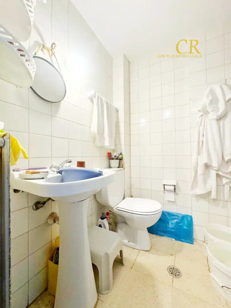 Baño de Piso en venta en Gijón  con Amueblado