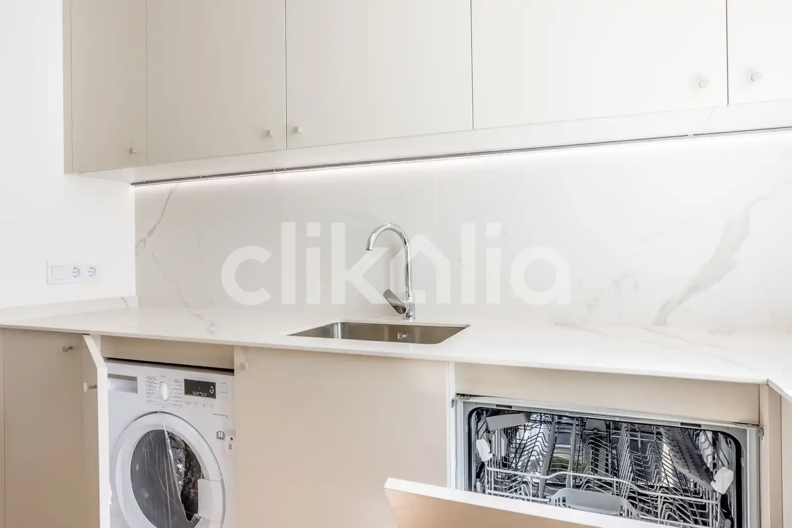 Cocina de Piso en venta en Sevilla con Aire acondicionado y Jardín privado