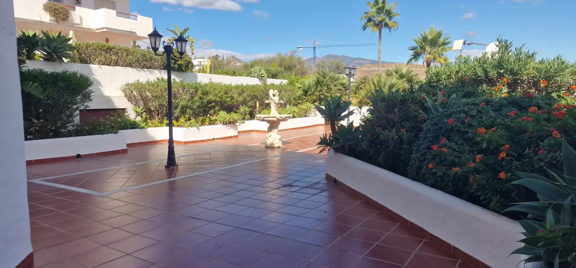 Vista exterior de Piso en venta en Estepona con Jardín privado, Terraza y Piscina