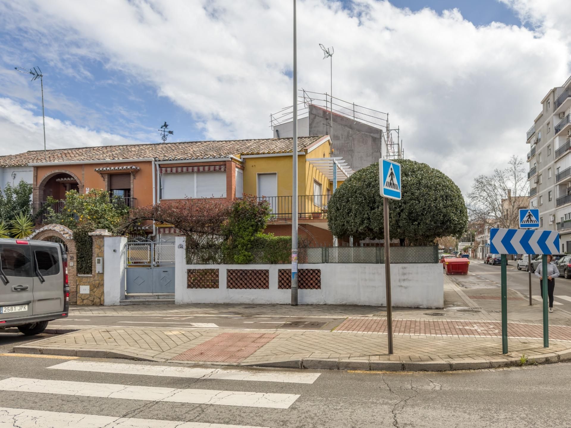 Außenansicht von Einfamilien-Reihenhaus zum Verkauf in  Granada Capital mit Klimaanlage, Privatgarten und Terrasse