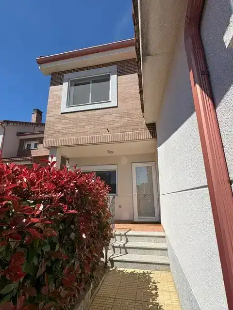 Vista exterior de Casa o chalet en venta en Boecillo con Calefacción, Parquet y Trastero
