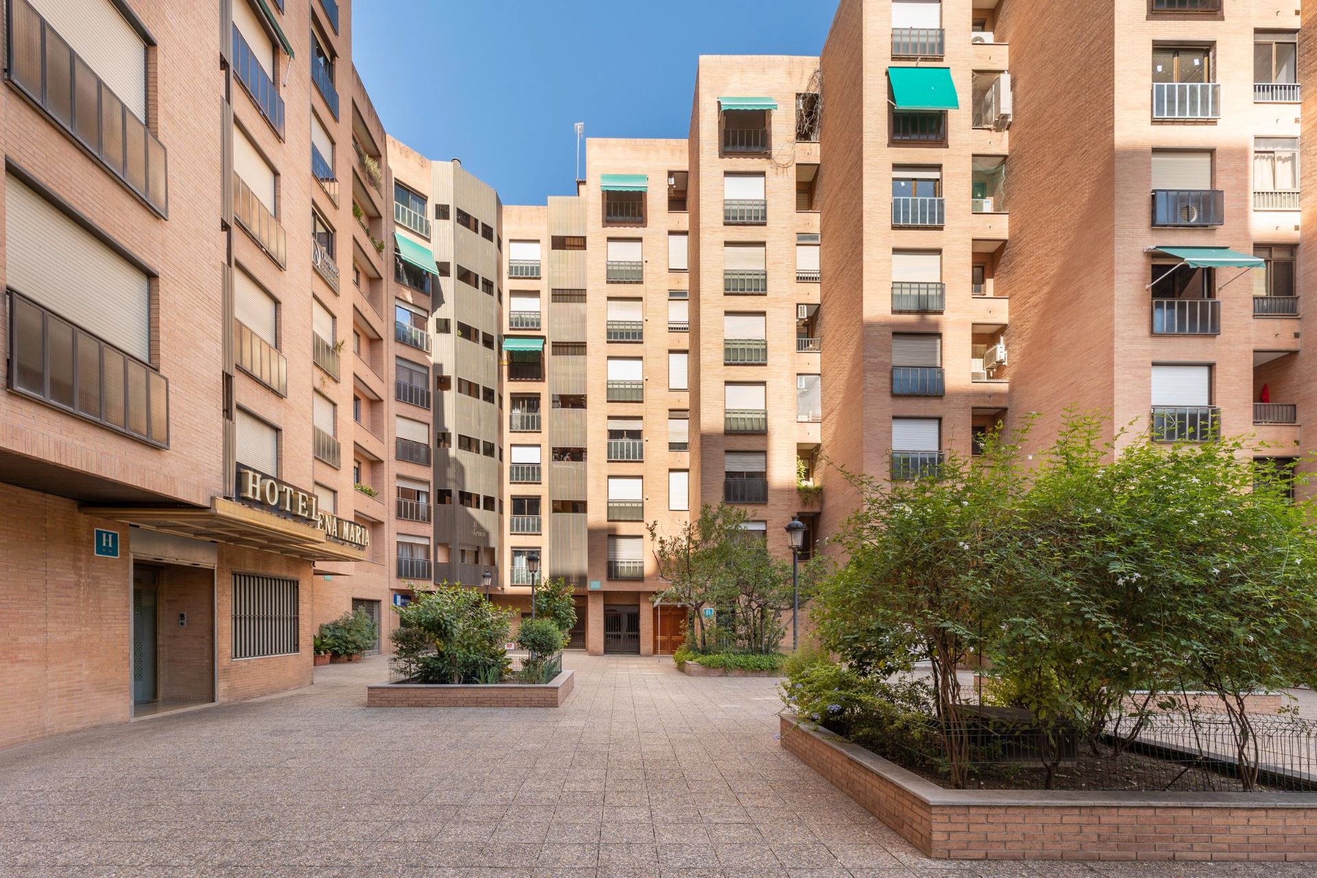 Vista exterior de Apartament en venda en  Granada Capital amb Calefacció
