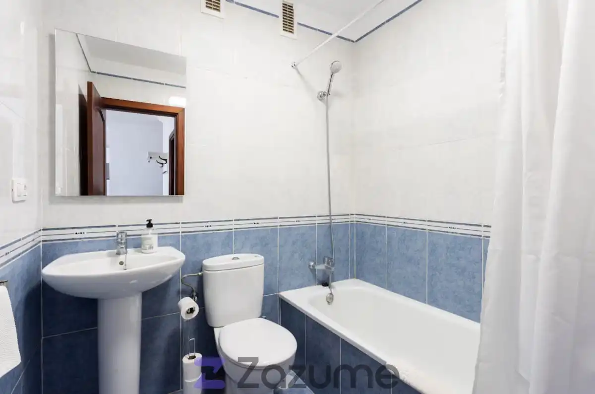 Bathroom of Flat for rent in Guía de Isora  with Air Conditioner, Heating and Terrace