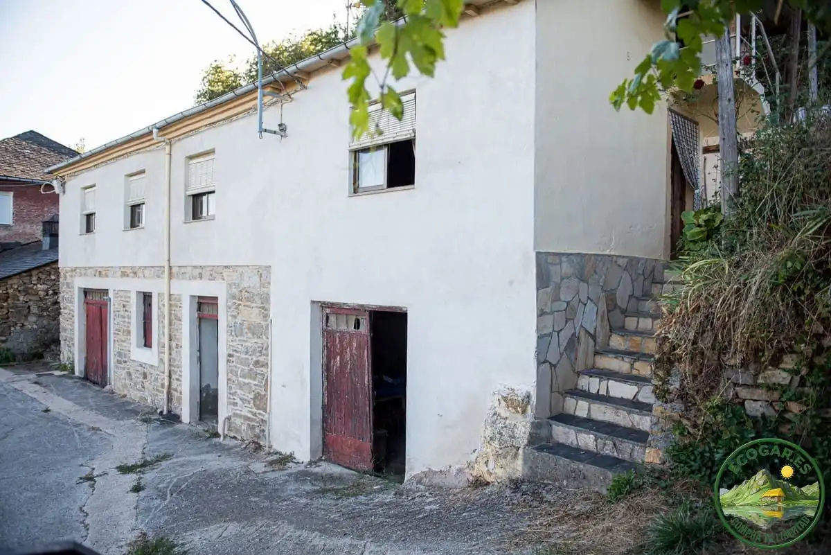 Außenansicht von Haus oder Chalet zum Verkauf in Corullón mit Heizung, Privatgarten und Parkett