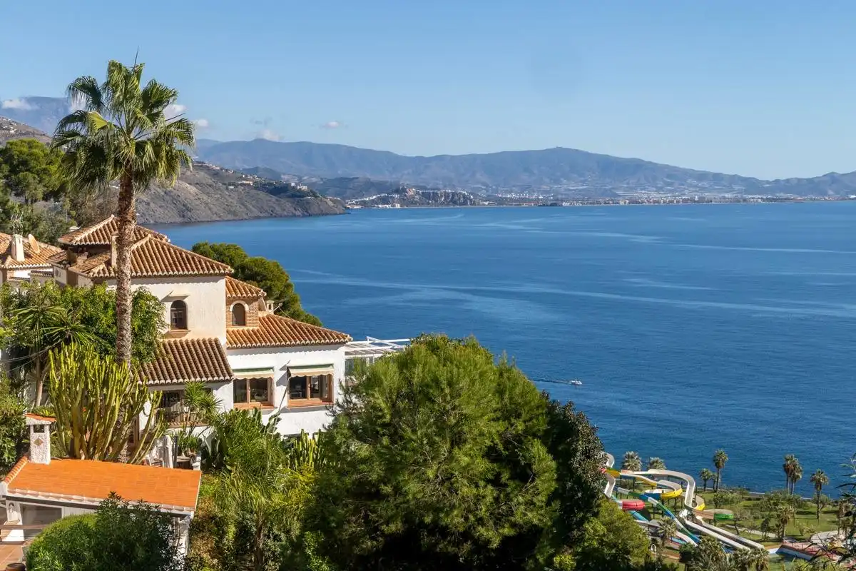 Vista exterior de Casa o chalet en venta en Almuñécar con Aire acondicionado, Jardín privado y Terraza