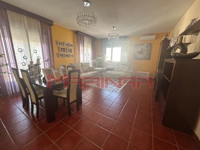 Sala d'estar de Casa adosada en venda en Yepes amb Aire condicionat i Traster