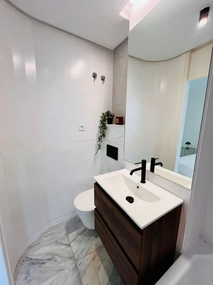 Badezimmer von Maisonette zum Verkauf in Marbella mit Klimaanlage, Heizung und Terrasse