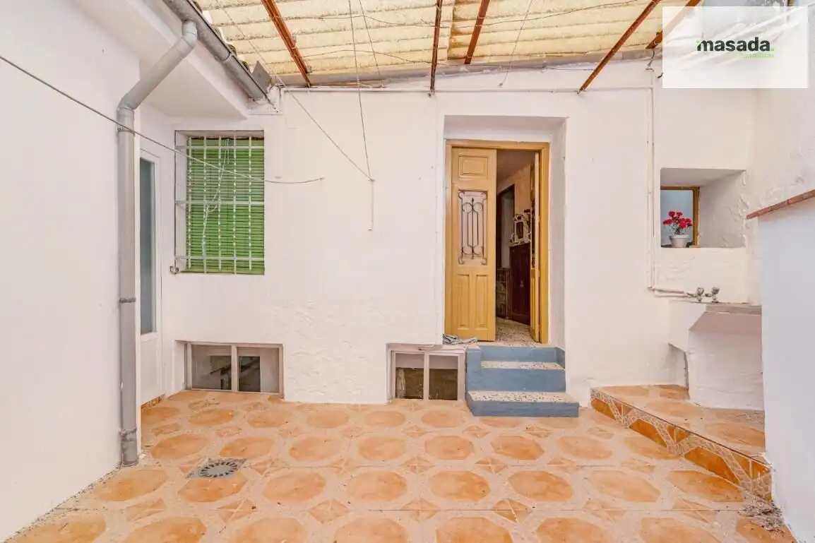 Casa adosada en venta en Montefrío