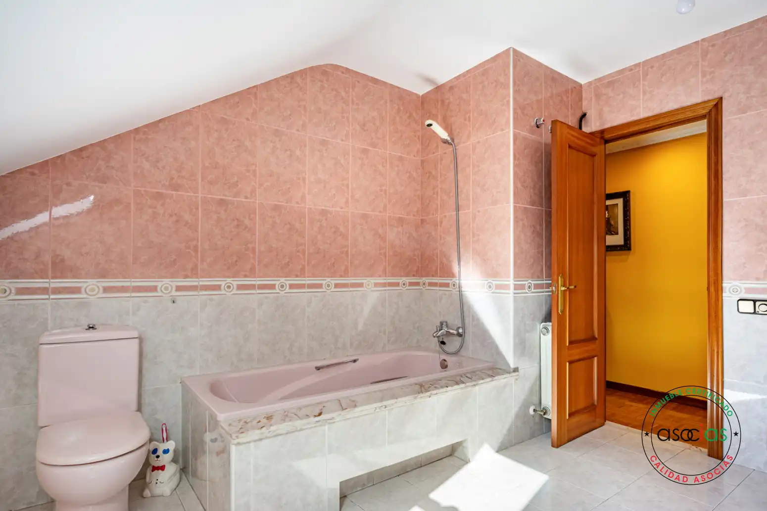Bathroom of Attic for sale in Lena  with Heating, Parquet flooring and Terrace