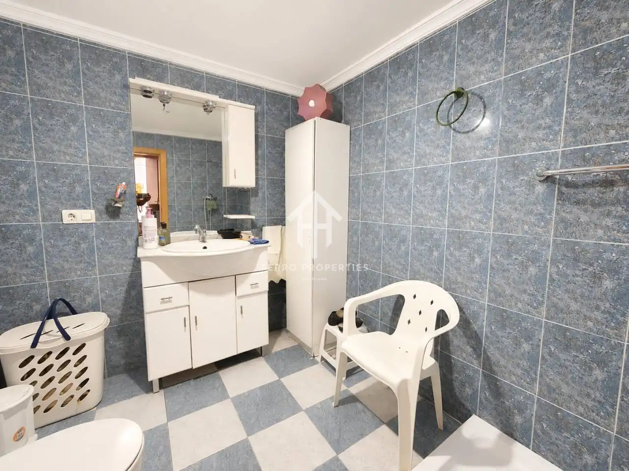 Bathroom of Flat for sale in Huétor Tájar  with Furnished