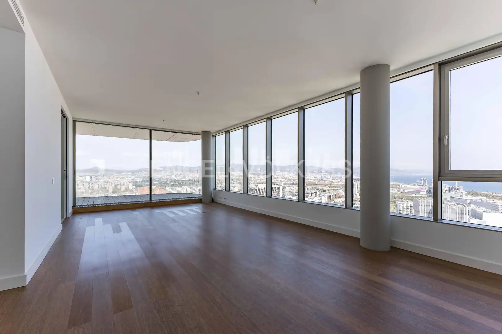 Sala d'estar de Pis en venda en Barcelona amb Aire condicionat, Calefacció i Parquet