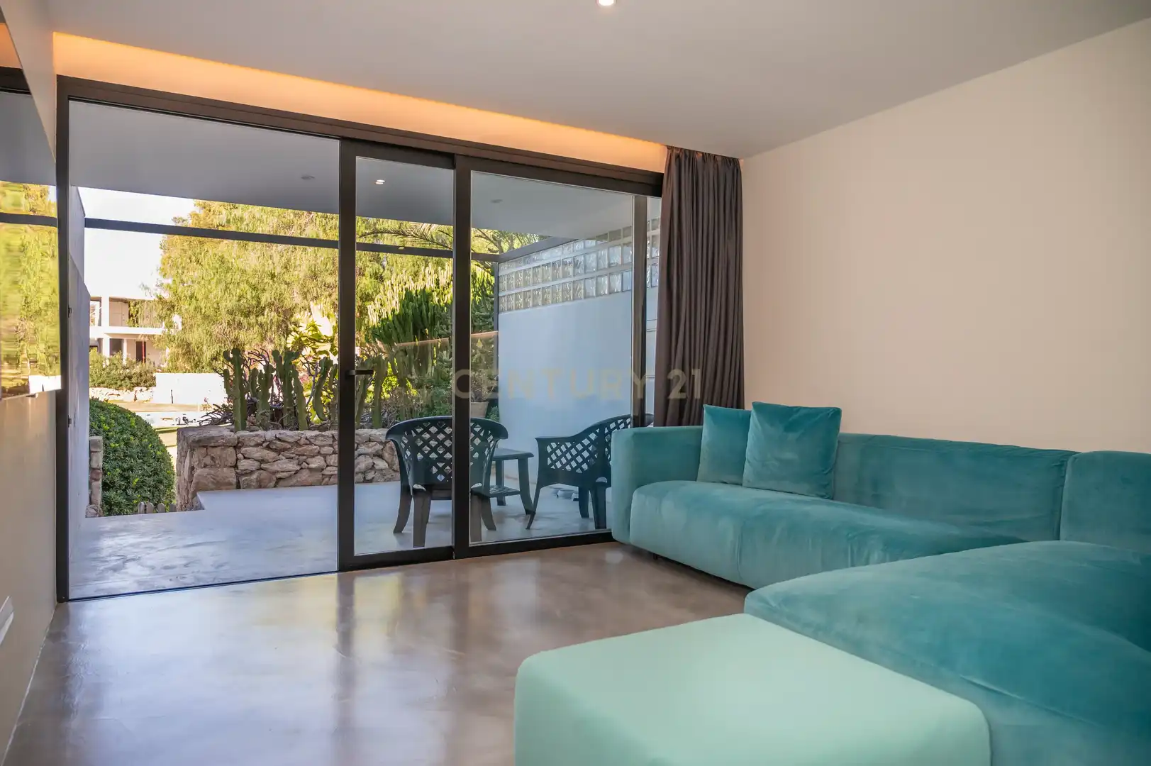 Terraza de Apartamento de alquiler en Santa Eulària des Riu con Aire acondicionado, Jardín privado y Piscina comunitaria