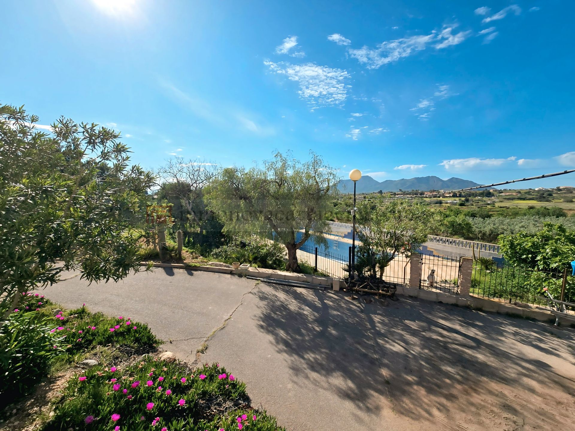 Vista exterior de Casa o xalet en venda en Cartagena amb Aire condicionat, Jardí privat i Terrassa