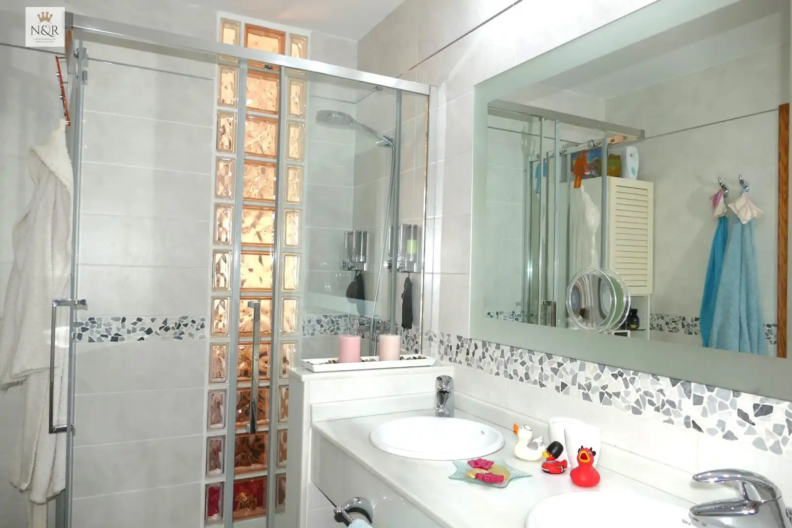 Bathroom of Flat for sale in Alaró  with Air Conditioner, Parquet flooring and Furnished