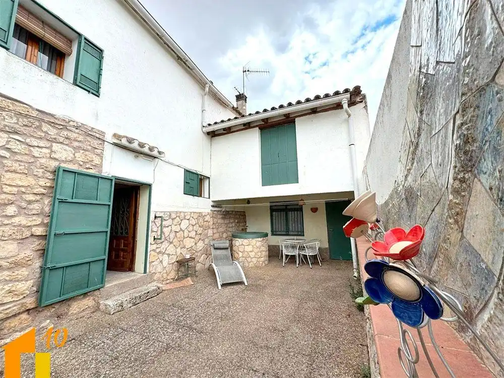Exterior view of Houses for sale in Villaldemiro  with Heating, Storage room and Furnished