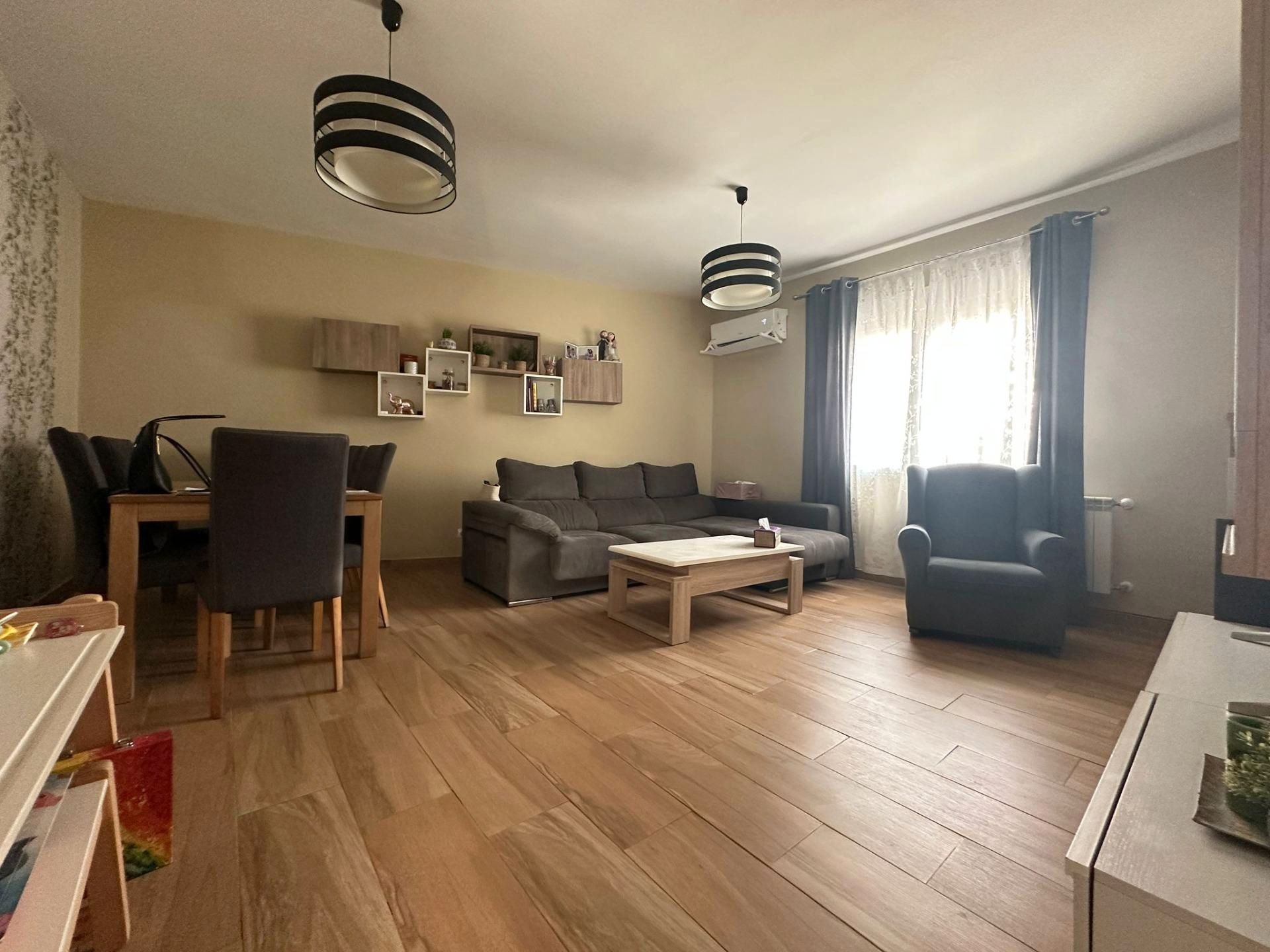 Sala d'estar de Casa adosada en venda en Quintanar de la Orden amb Aire condicionat, Calefacció i Jardí privat