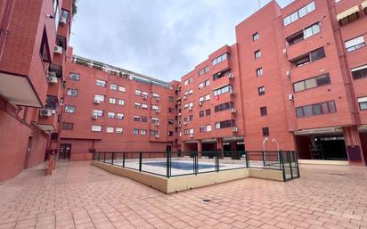 Exterior view of Flat for sale in Valdemoro  with Heating, Balcony and Community pool