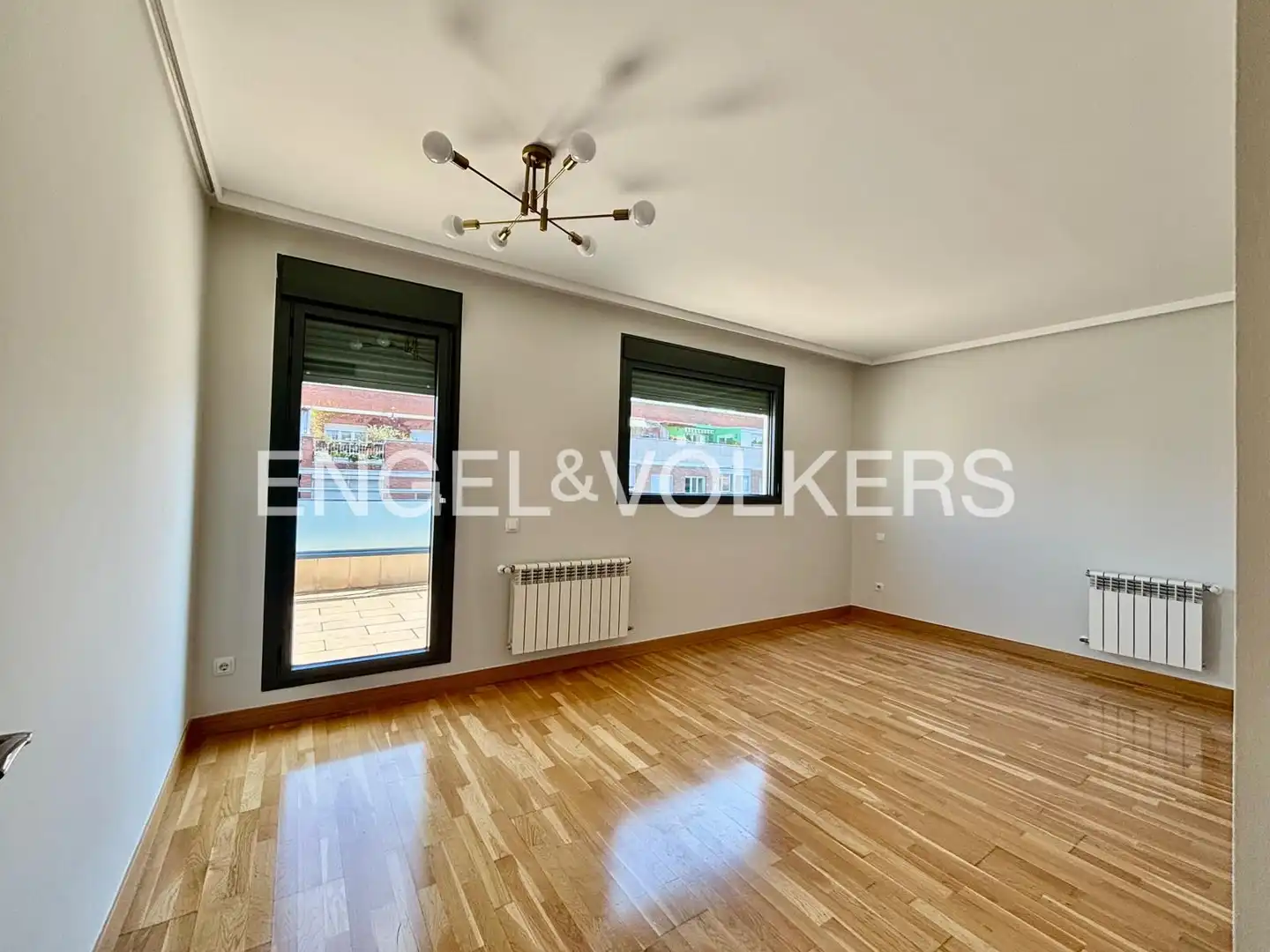 Sala d'estar de Àtic de lloguer en Madrid amb Aire condicionat, Calefacció i Parquet