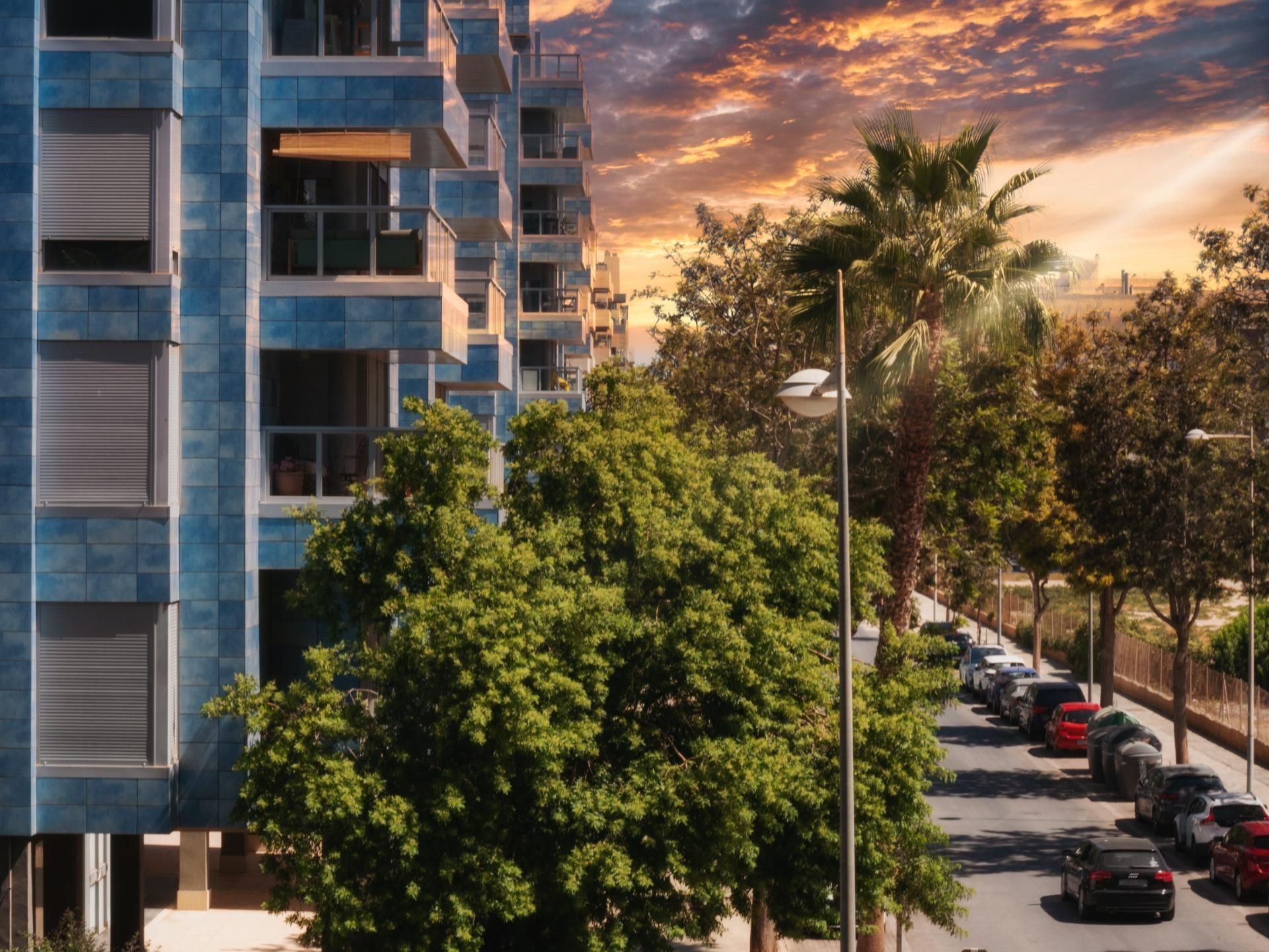 Vista exterior de Piso en venta en  Almería Capital con Aire acondicionado, Calefacción y Jardín privado
