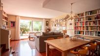 Sala d'estar de Casa adosada en venda en Corbera de Llobregat amb Aire condicionat, Terrassa i Piscina