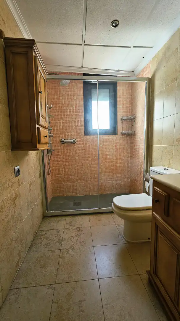 Baño de Piso en venta en Villatobas con Aire acondicionado, Calefacción y Parquet