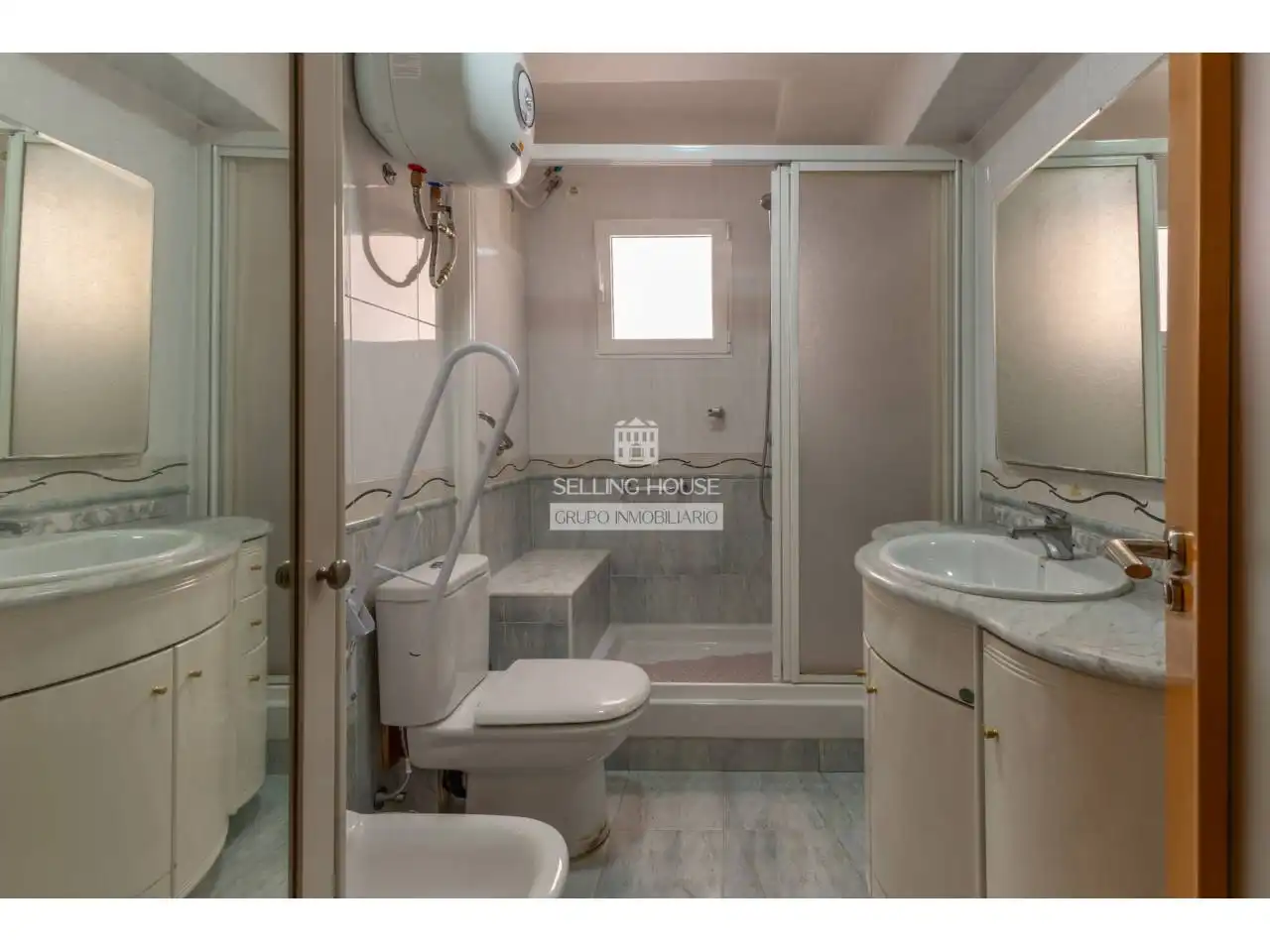 Baño de Piso en venta en Mislata con Amueblado y Balcón