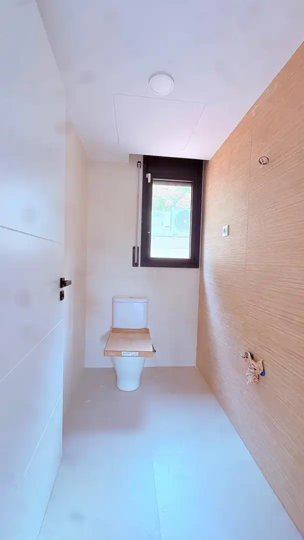 Baño de Casa o chalet en venta en Castellar del Vallès con Calefacción, Parquet y Terraza