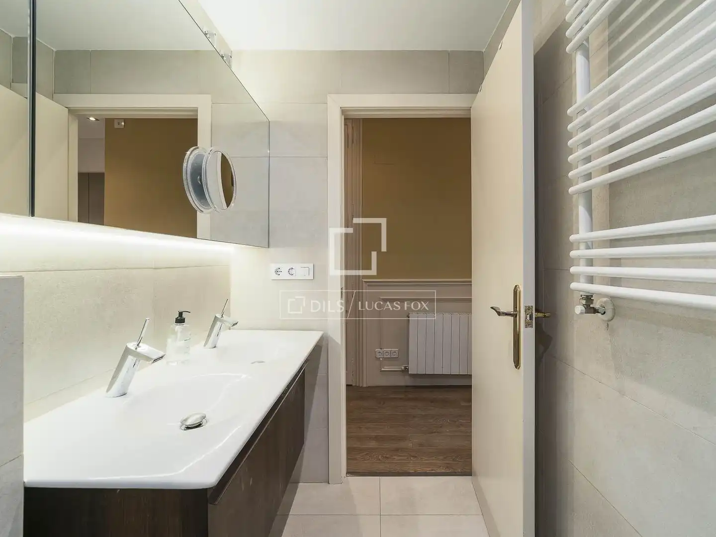 Baño de Piso en venta en Barcelona con Aire acondicionado, Terraza y Amueblado
