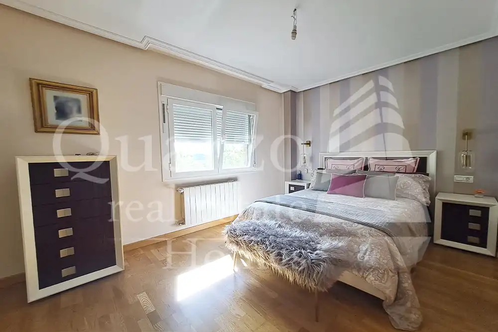 Habitación de Casa adosada en venta en Plasencia con Calefacción, Terraza y Balcón