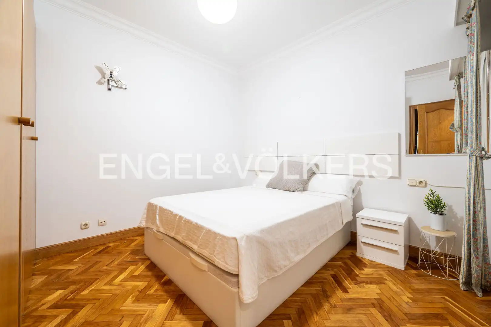 Schlafzimmer von Wohnung zum Verkauf in Donostia - San Sebastián  mit Heizung, Parkett und Abstellraum