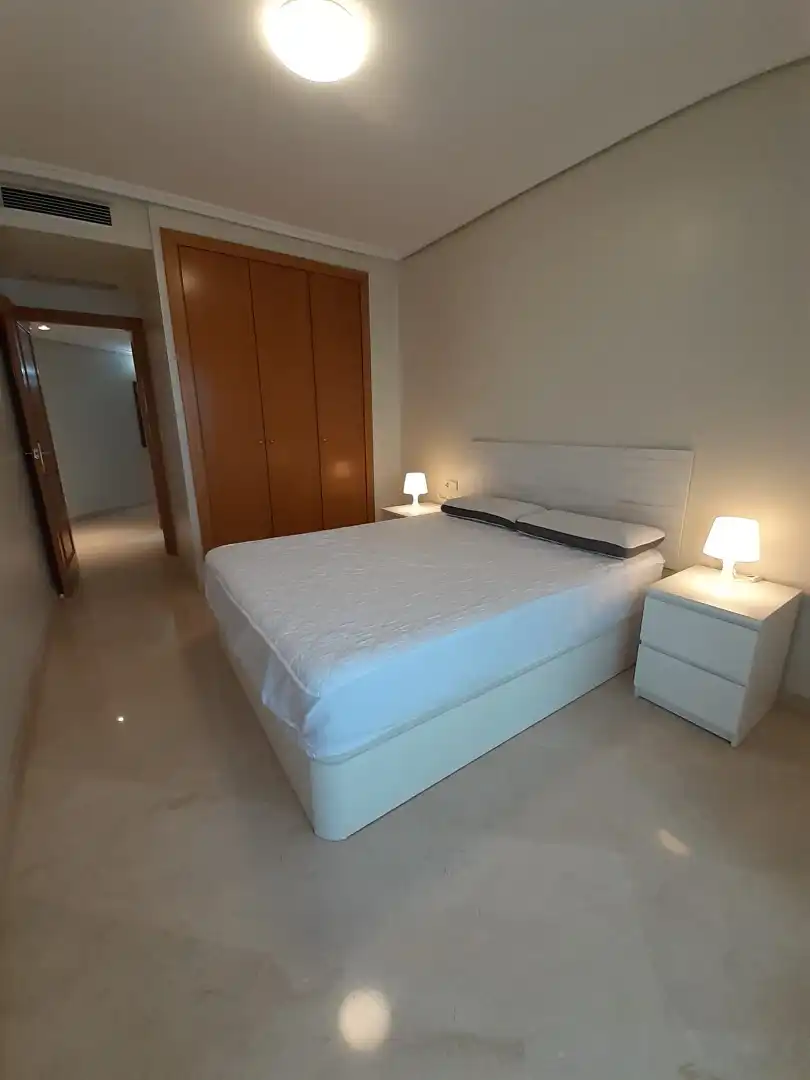 Dormitori de Apartament de lloguer en Valencia amb Aire condicionat, Calefacció i Terrassa