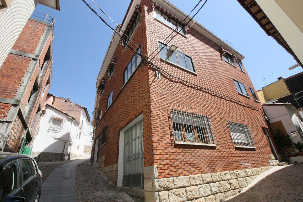 Vista exterior de Pis en venda en Arenas de San Pedro amb Calefacció, Terrassa i Moblat