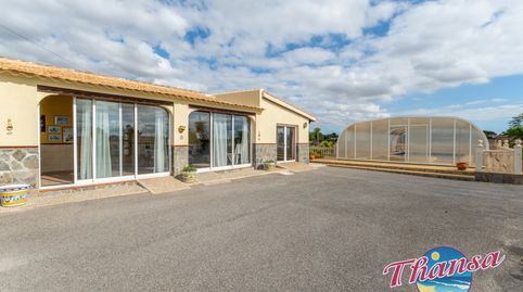 Chalet independiente con 10.000 m2 de parcela