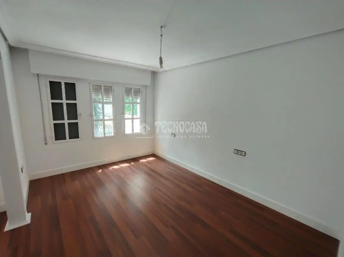 Dormitori de Casa adosada en venda en Mengíbar amb Piscina