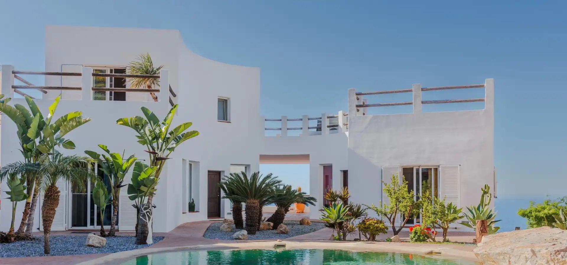 Chalet con piscina en venta en Calle Platano