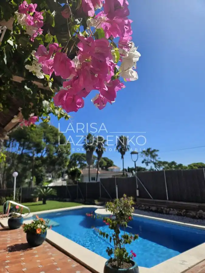 Vista exterior de Casa o xalet en venda en Tarragona amb Aire condicionat, Calefacció i Jardí privat