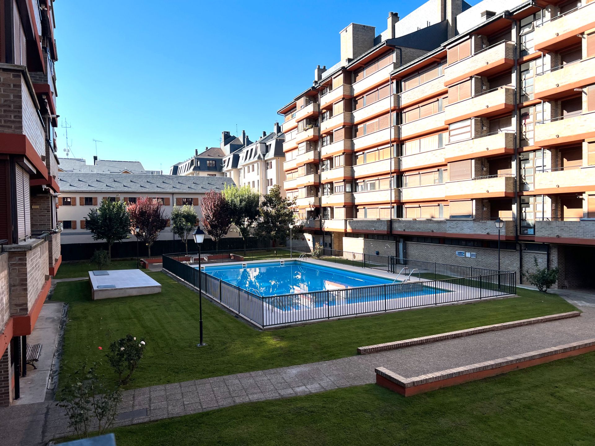 Swimming pool of Flat for sale in Jaca
