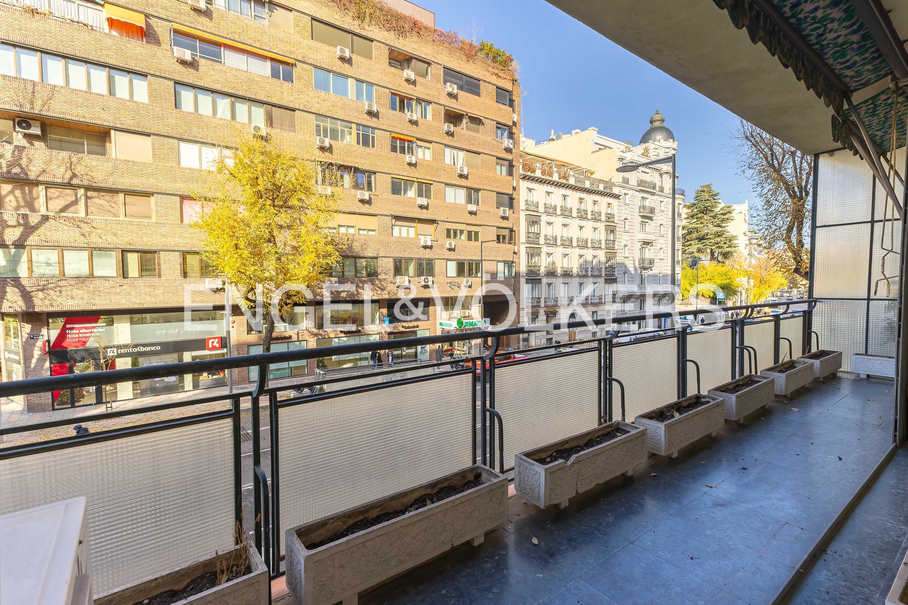 Vista exterior de Apartament en venda en  Madrid Capital amb Aire condicionat, Calefacció i Terrassa