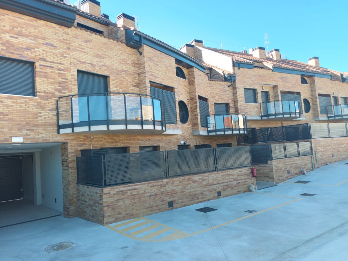 Exterior view of Attic to rent in Brunete  with Heating, Terrace and Storage room