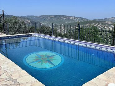House with pool for sale in Iznájar