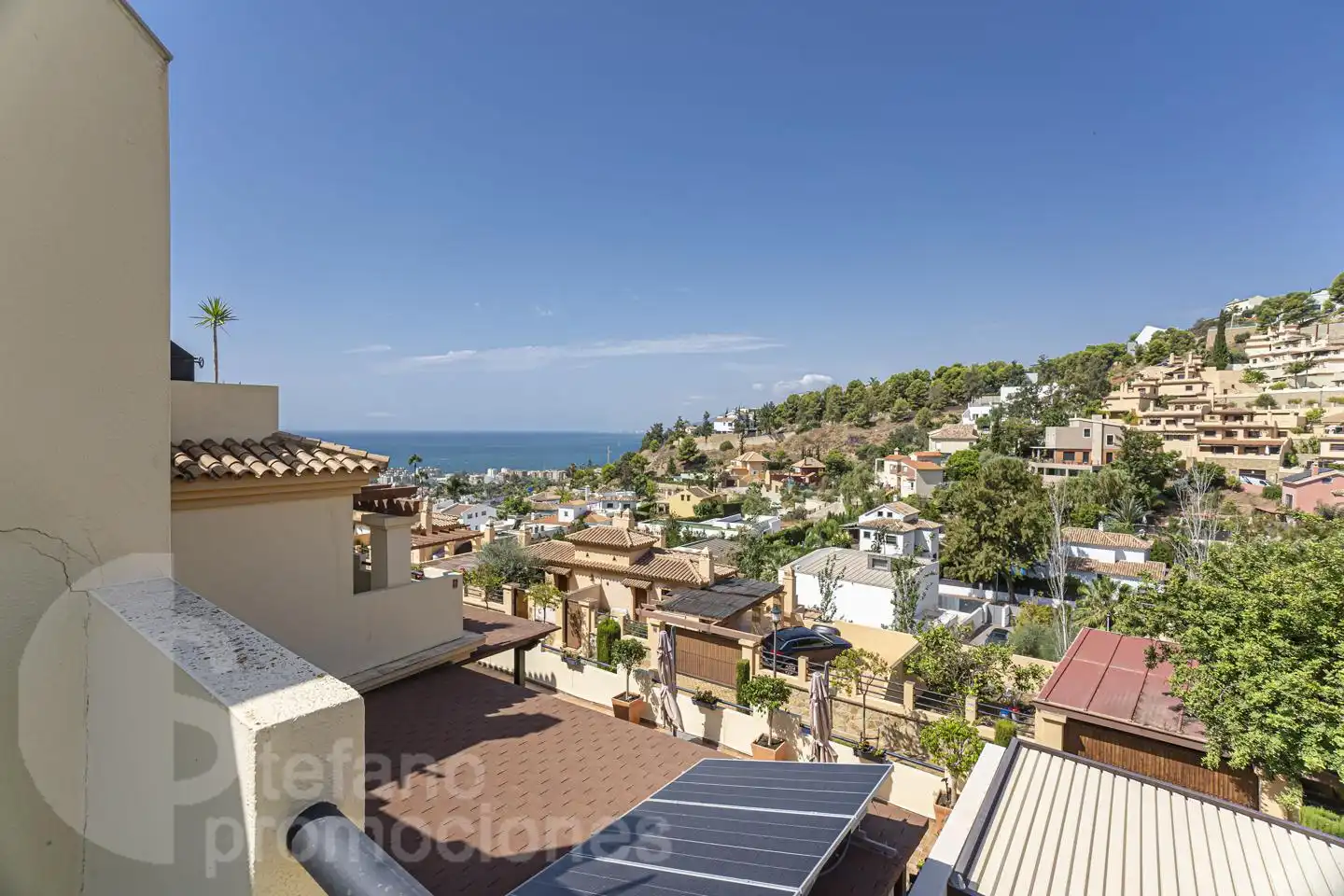 Vista exterior de Casa adosada en venda en Málaga amb Aire condicionat, Jardí privat i Terrassa