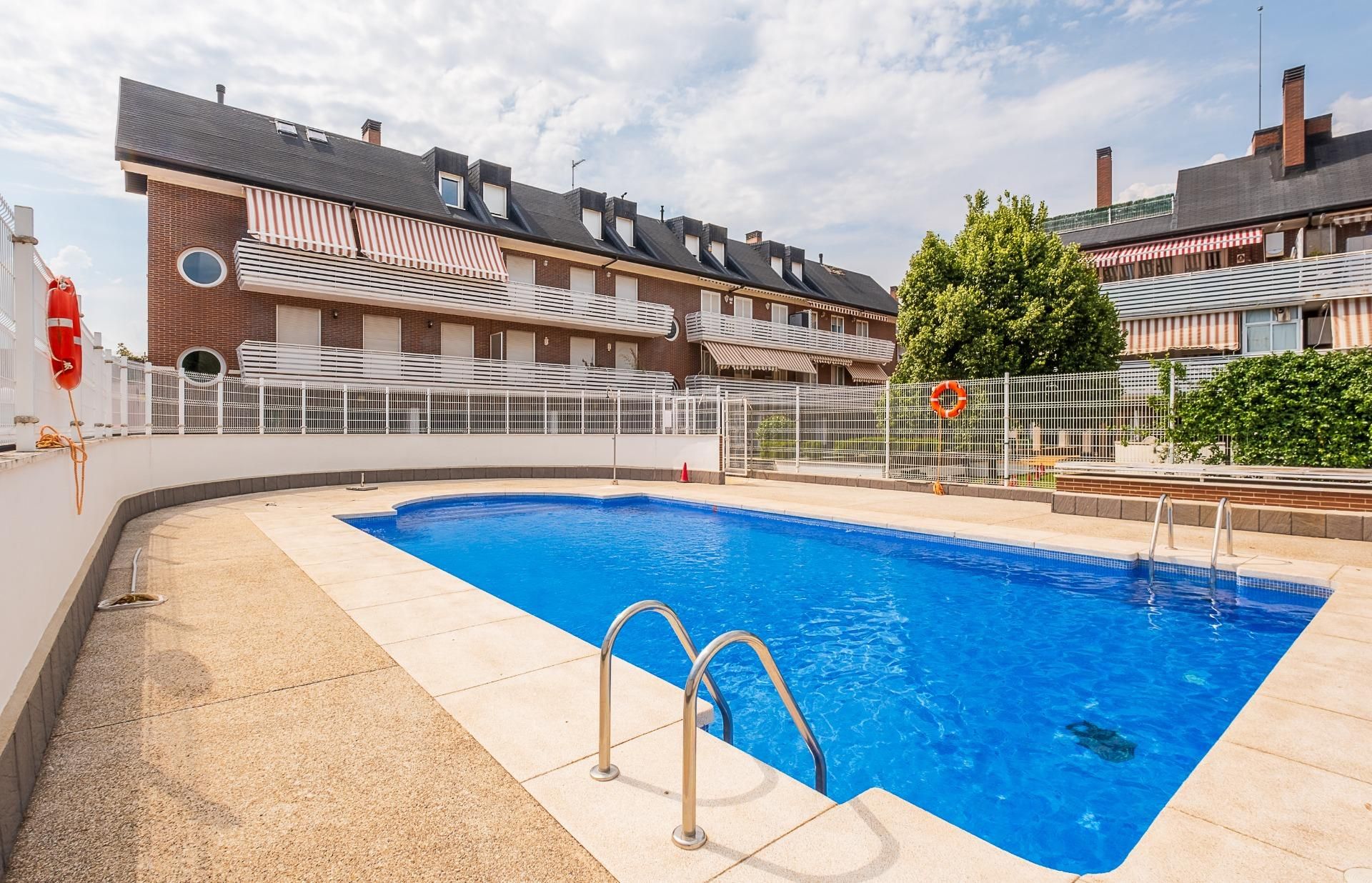 Swimming pool of Flat for sale in Collado Villalba  with Air Conditioner, Heating and Private garden