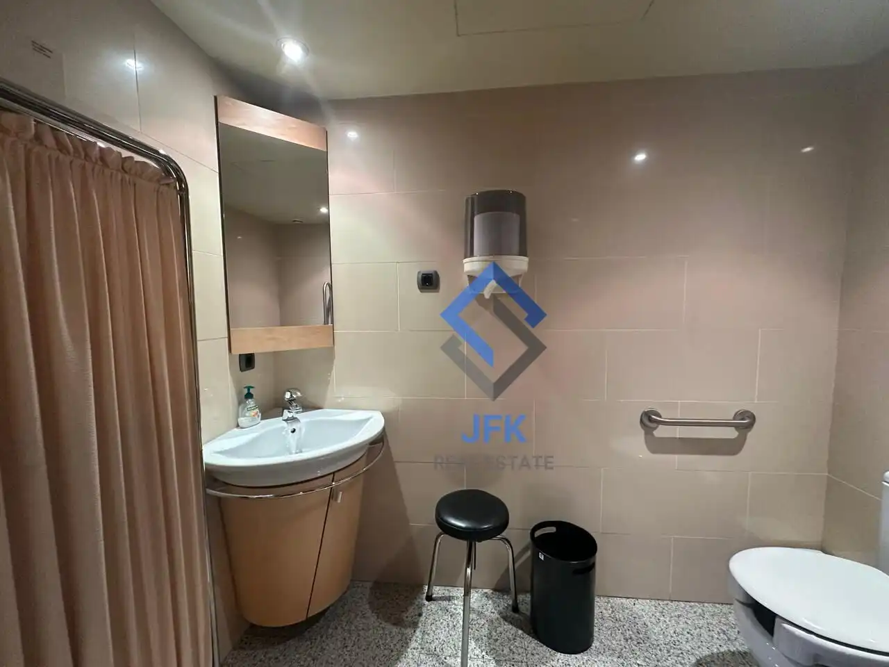 Ufficio con ascensore in affitto a Carlemany, imagen 8