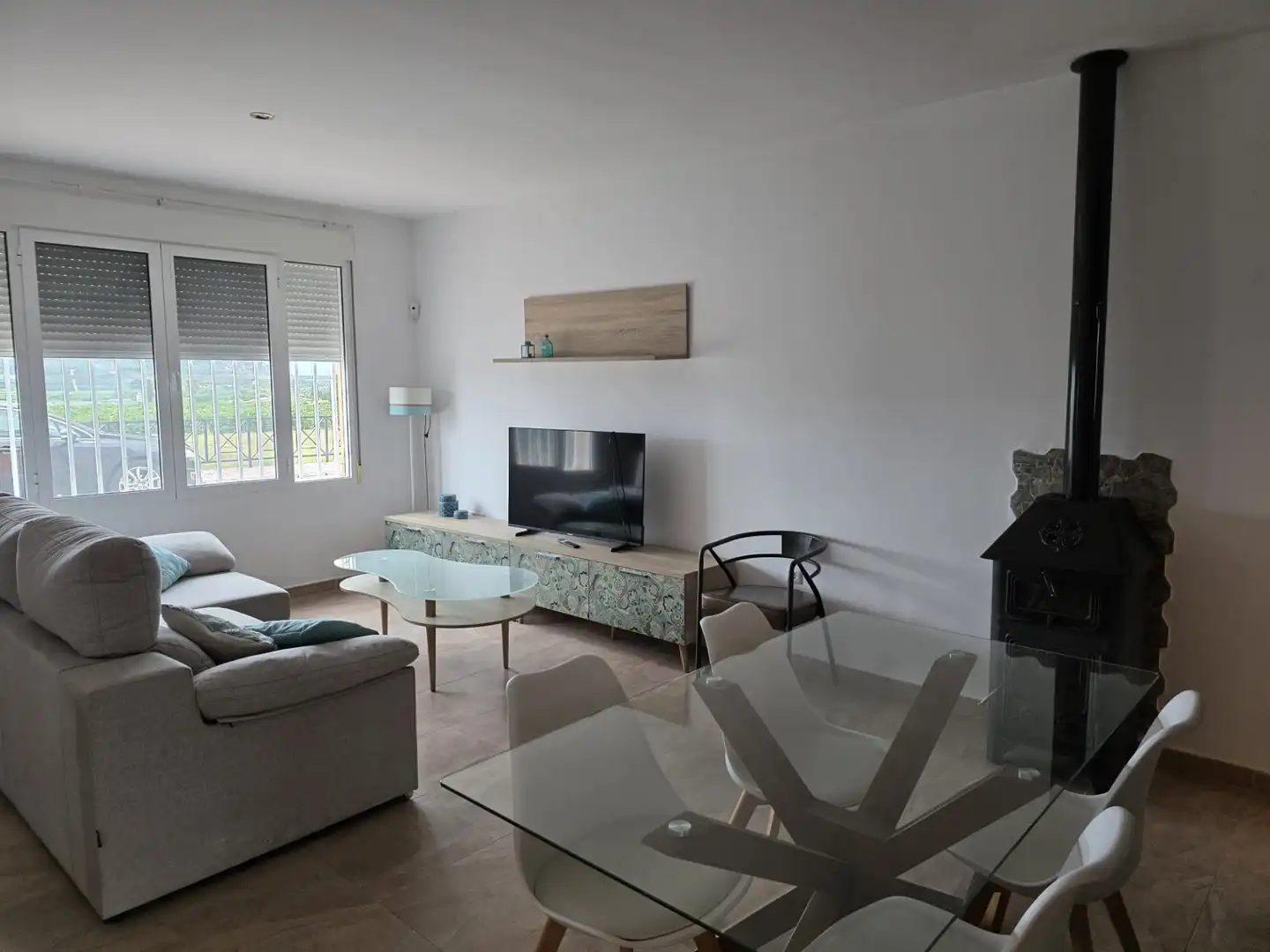 Maison mitoyenne avec terrasse à louer à Llocnou d'En Fenollet