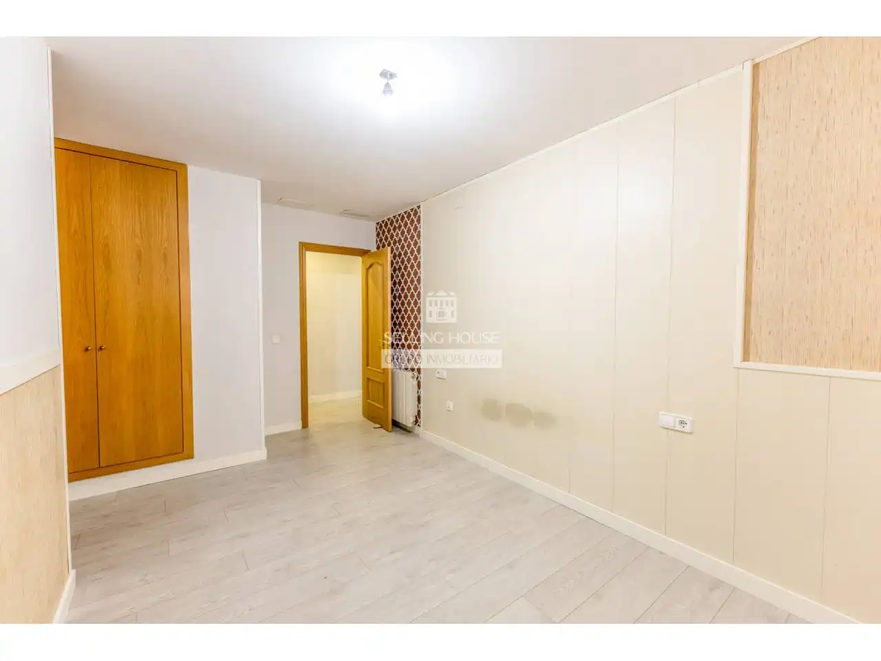 Bedroom of Flat for sale in Valencia  with Heating, Parquet flooring and Balcony
