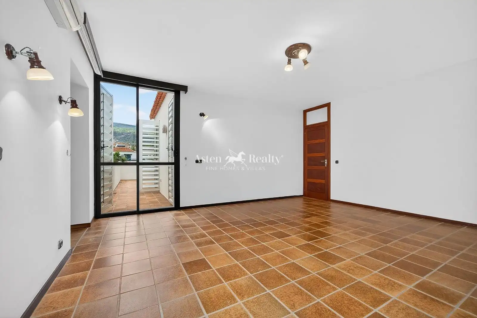 Vista exterior de Casa o xalet en venda en Puerto de la Cruz amb Jardí privat, Terrassa i Traster