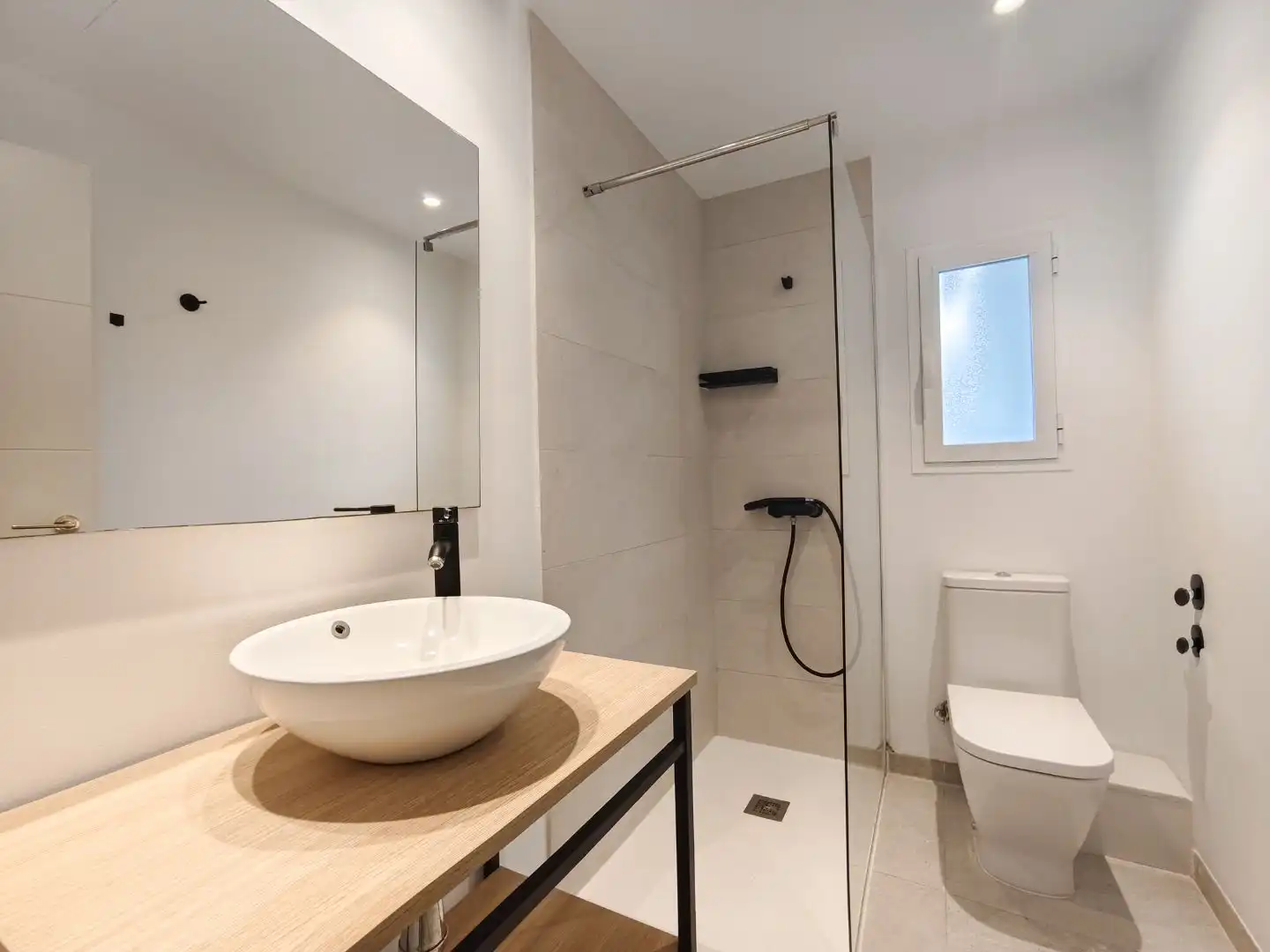 Bathroom of Flat for rent in  Palma de Mallorca  with Air Conditioner, Terrace and Balcony