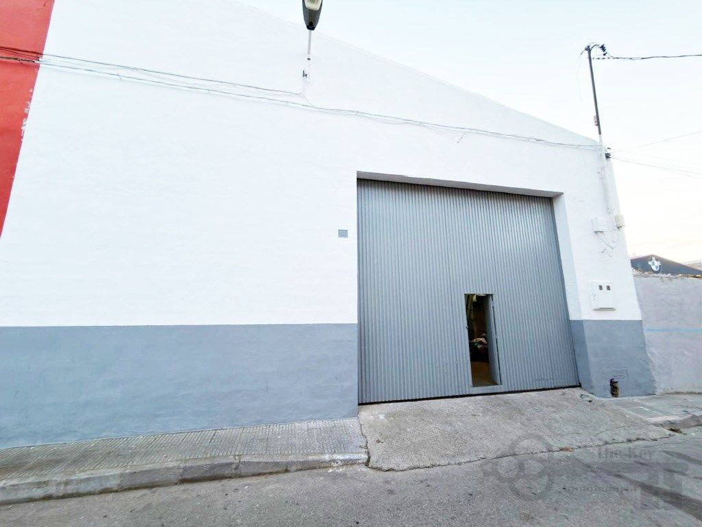 Vista exterior de Nau industrial en venda en Cartagena