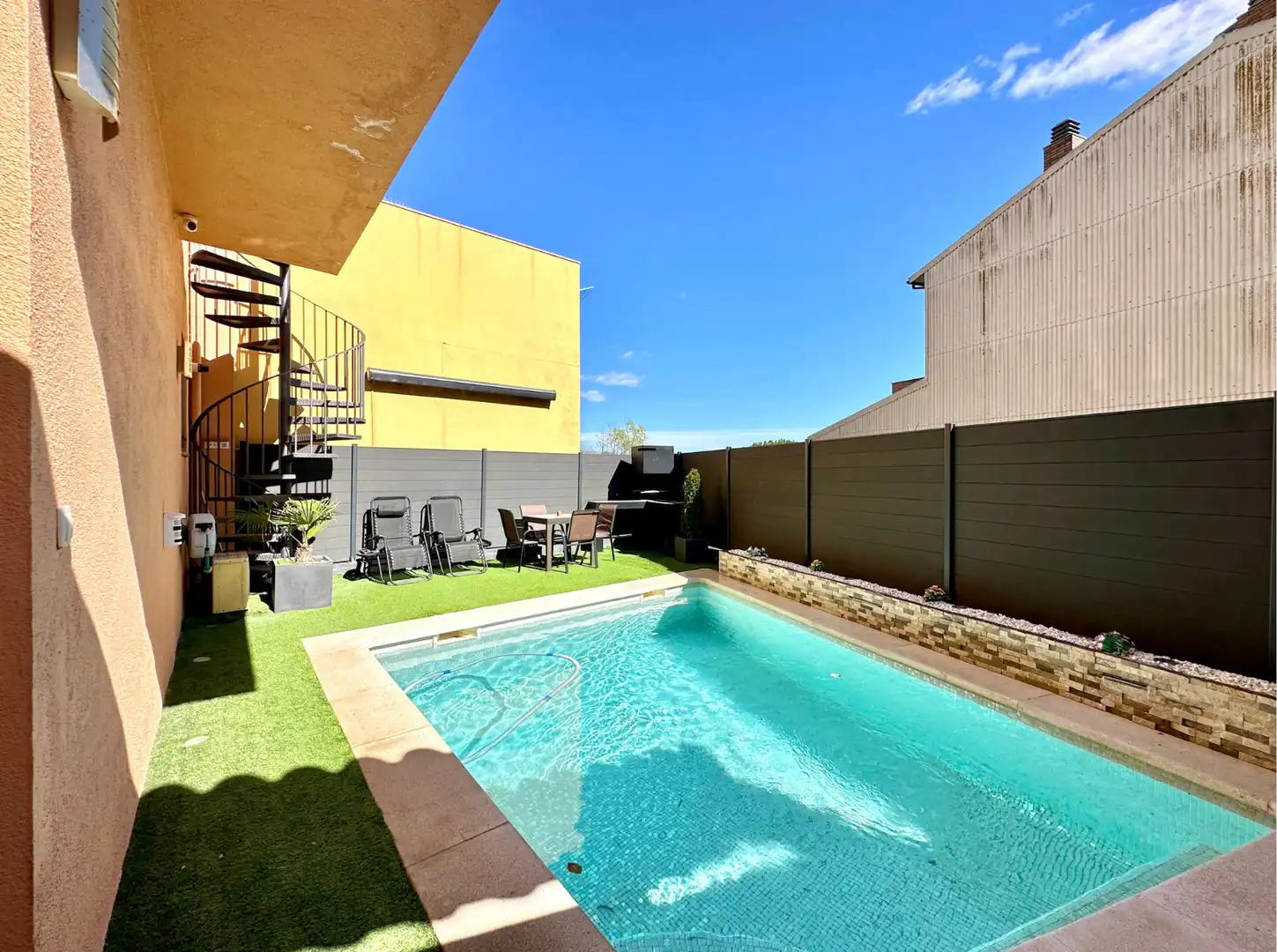 Swimming pool of Houses for sale in Torelló  with Air Conditioner, Heating and Private garden